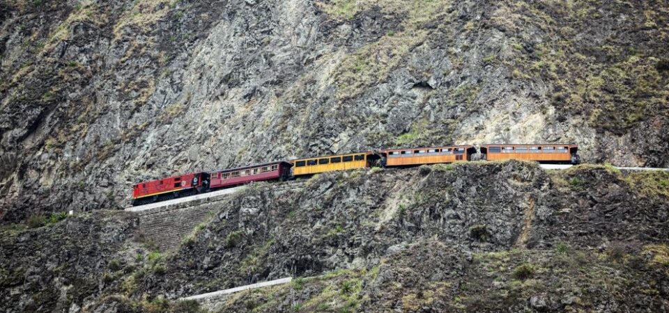 duivelsneus ecuador trein langs berg